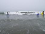【海水浴】波崎海水浴場では、子どもでもボディーボードで波に乗る！の写真のサムネイル写真7