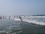 【海水浴】波崎海水浴場では、子どもでもボディーボードで波に乗る！の写真のサムネイル写真17
