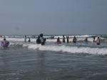 【海水浴】波崎海水浴場では、子どもでもボディーボードで波に乗る！の写真のサムネイル写真18