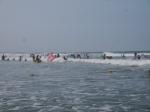 【海水浴】波崎海水浴場では、子どもでもボディーボードで波に乗る！の写真のサムネイル写真19