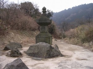 多田満仲の墓（宝篋印塔）の写真