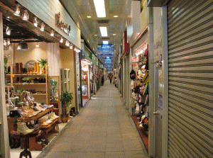 ピアザkobe（高架下商店街）の写真