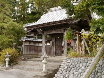 久延寺と夜泣き石の写真